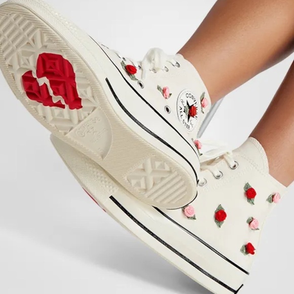 Converse Chuck 70 Valentines Day Roses  Hi Top Sneakers Size 8.5 - Picture 1 of 8